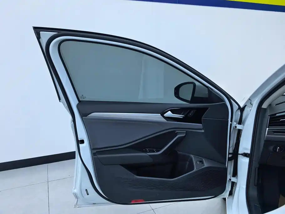 Volkswagen Sagitar 2021