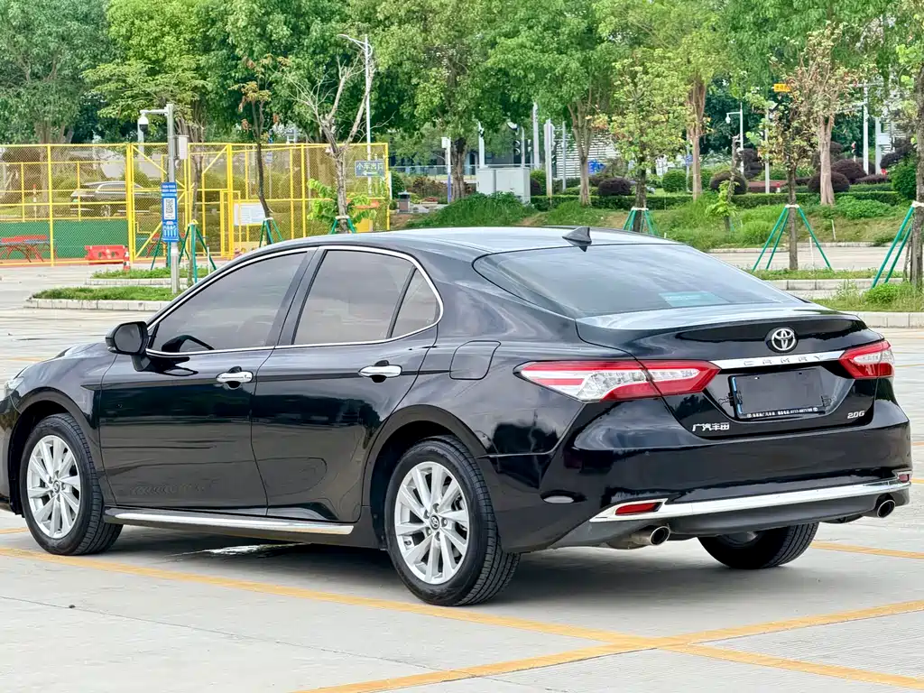 Toyota Camry 2023 — фото 6