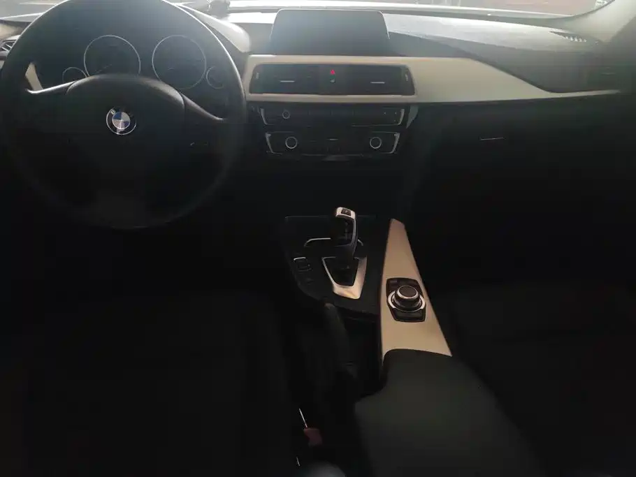 BMW 3 Series 2016 — фото 12
