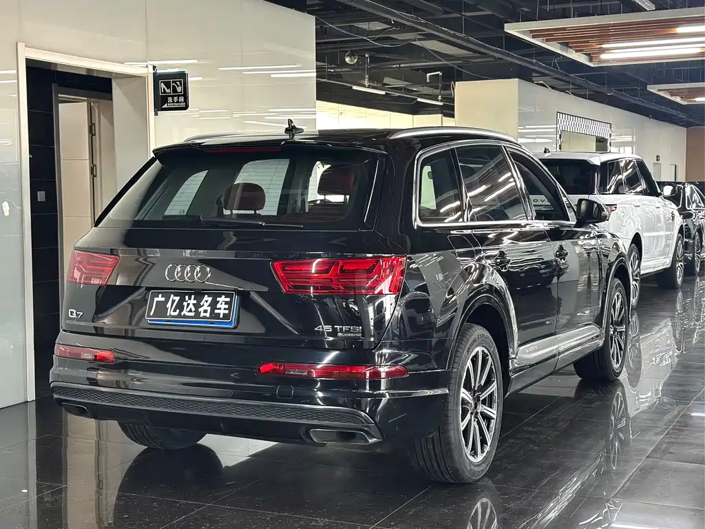 Audi Q7 2018 — фото 16