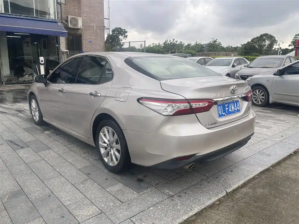 Toyota Camry 2020 — фото 8