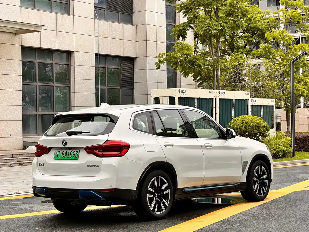 BMW iX3 2021 — фото 15