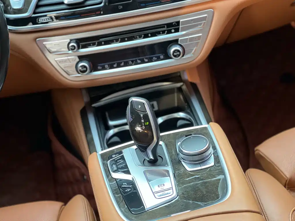 BMW 7 Series 2017 — фото 5