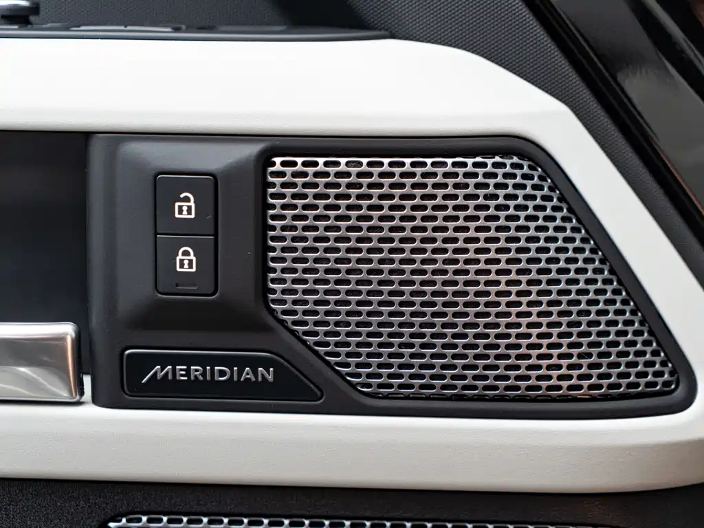 Land Rover Defender 2021 — фото 11