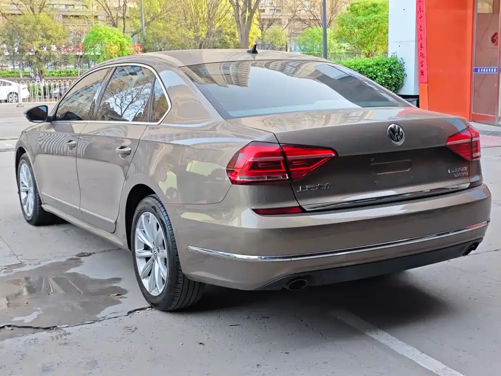 Volkswagen Passat 2017 — фото 11