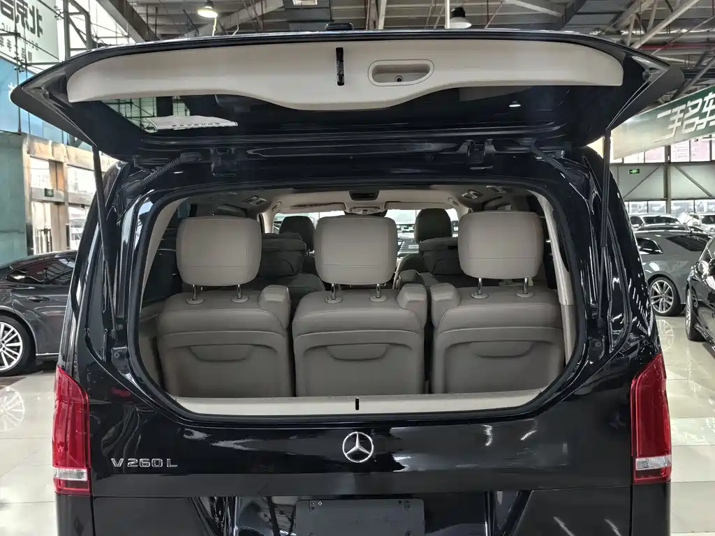 Mercedes-Benz V-Class 2023 — фото 22