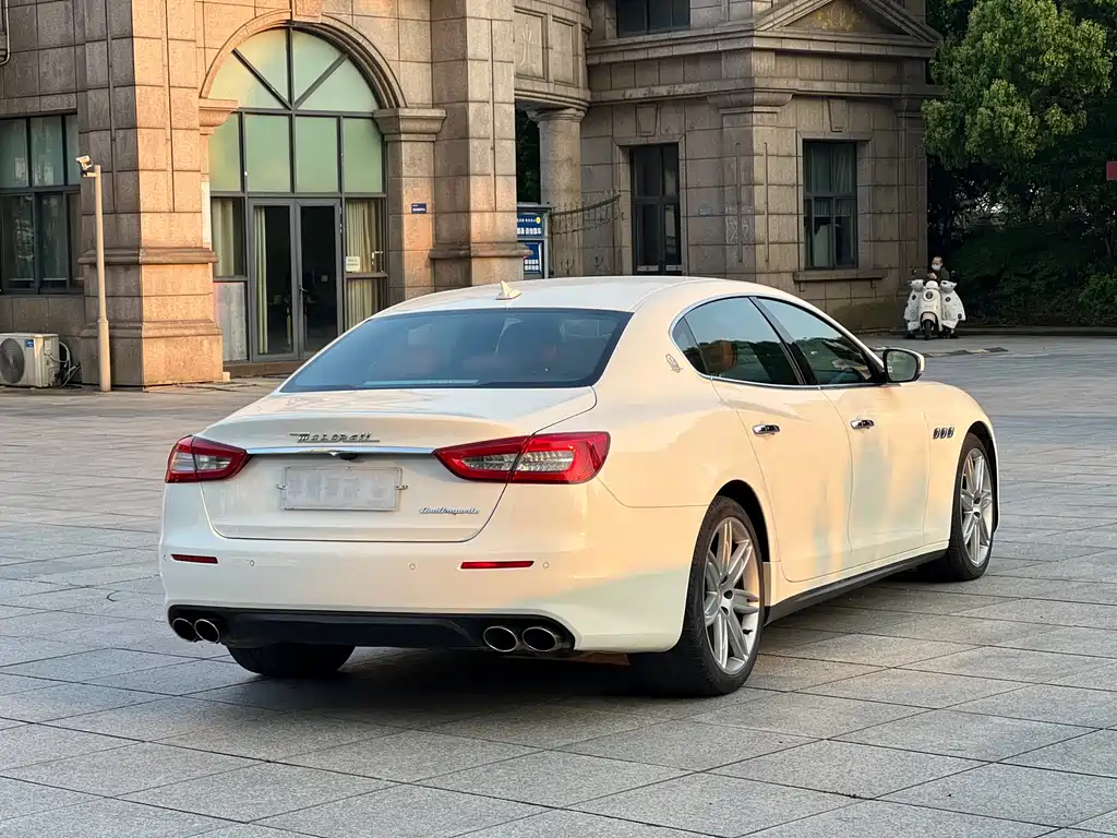 Maserati Quattroporte 2018 — фото 10
