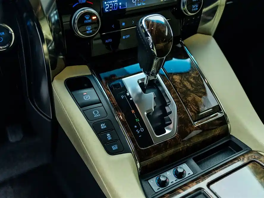 Toyota Alphard 2020 — фото 16