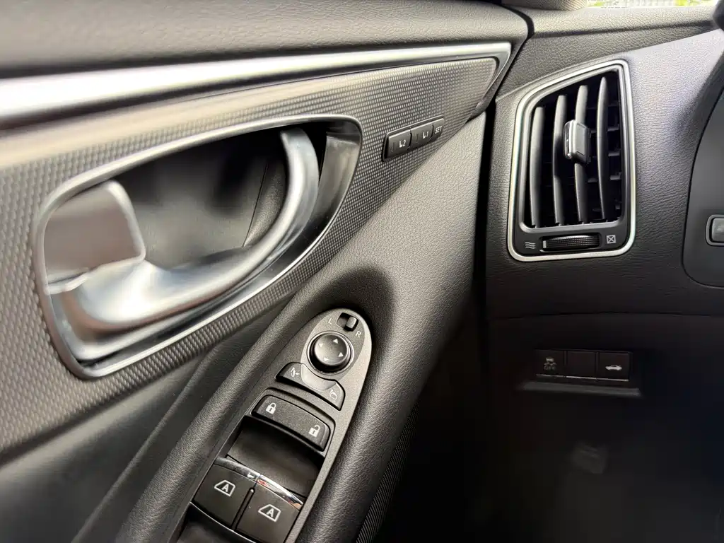 Infiniti Q50 2015 — фото 16