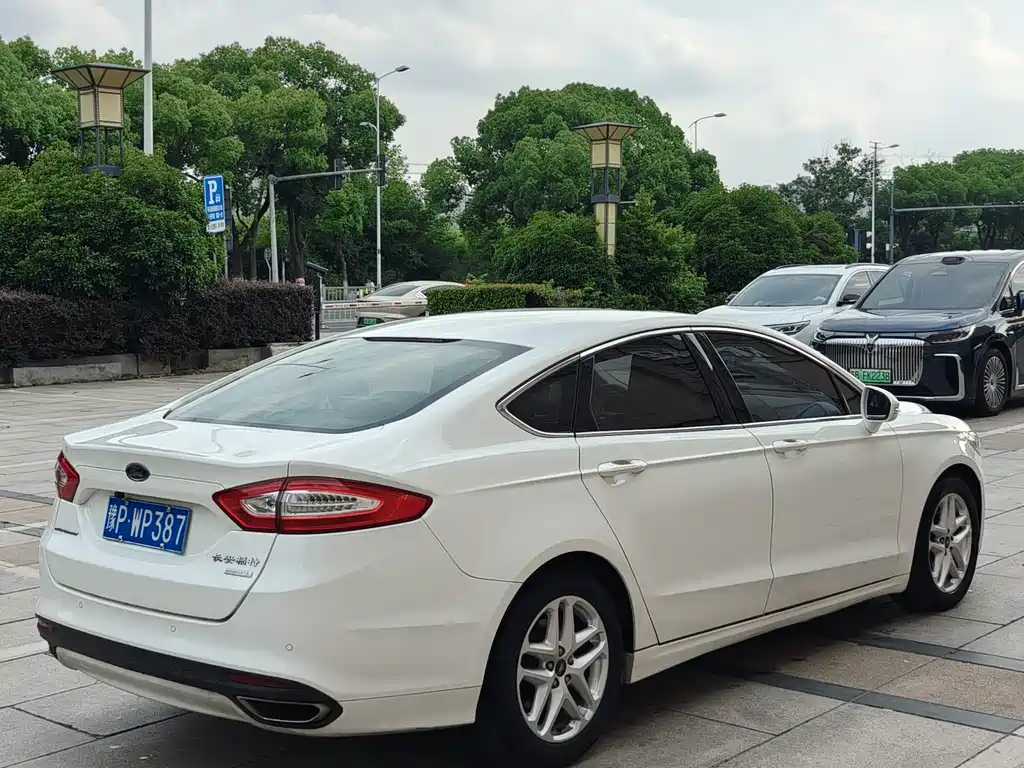 Ford Mondeo 2015 — фото 5