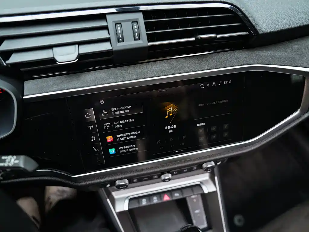 Audi Q3 2022 — фото 14