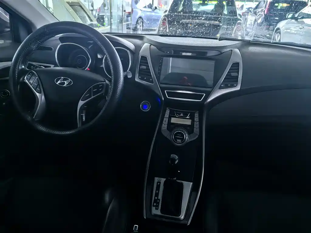 Hyundai Elantra Langdong 2014 — фото 13