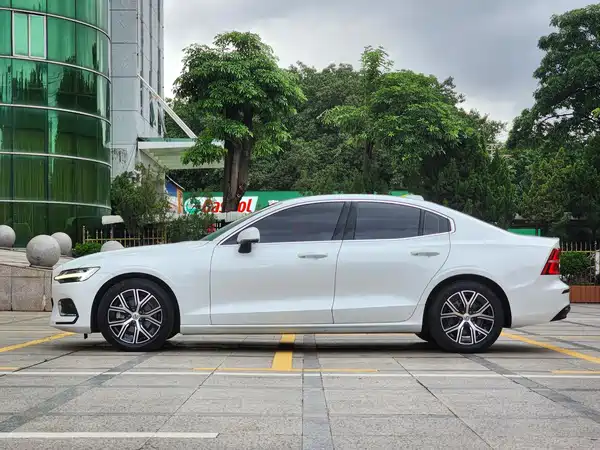 Volvo S60 2023