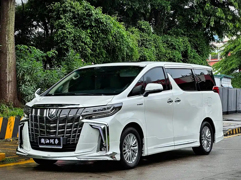 Toyota Vellfire 2023 — фото 1