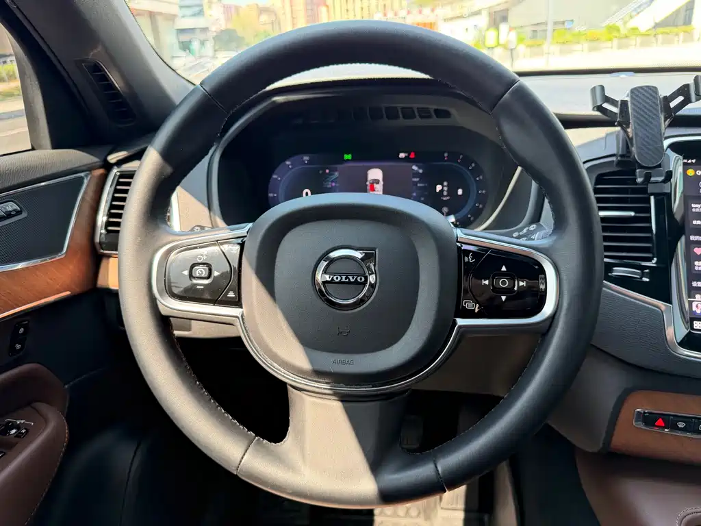 Volvo XC90 2023 — фото 10