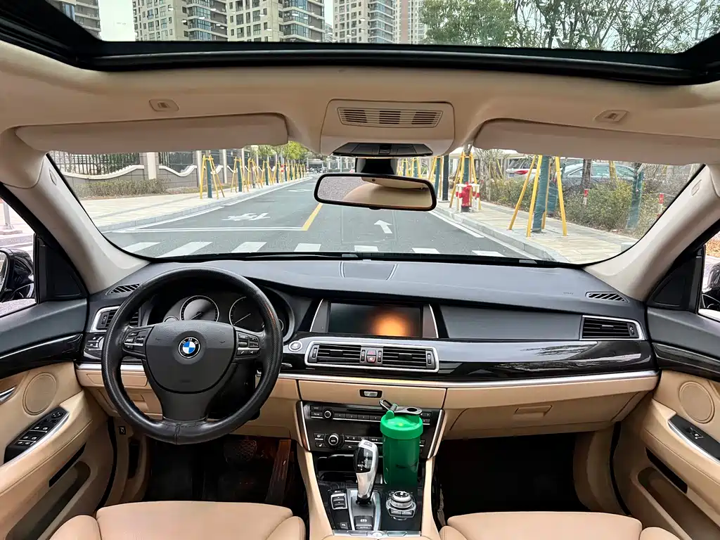 BMW 5 Series GT 2010 — фото 11