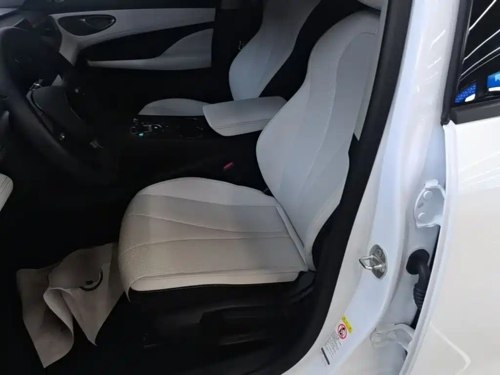 BYD Seal 05 DM-i 2025 — фото 15