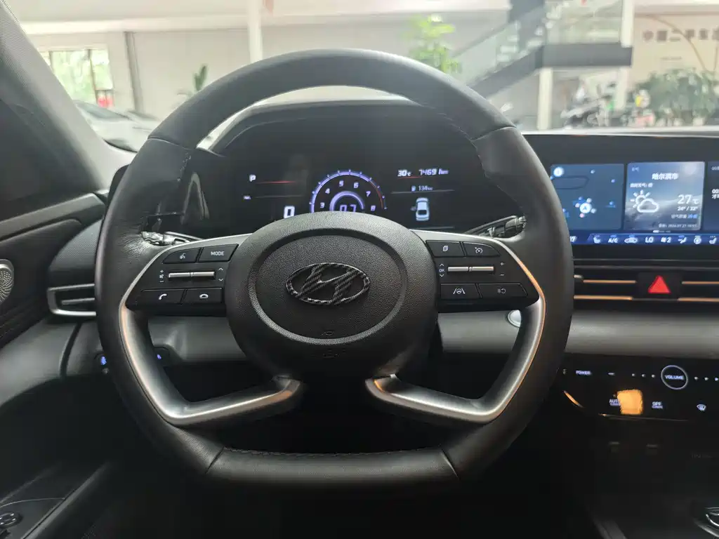 Hyundai Elantra 2022 — фото 17