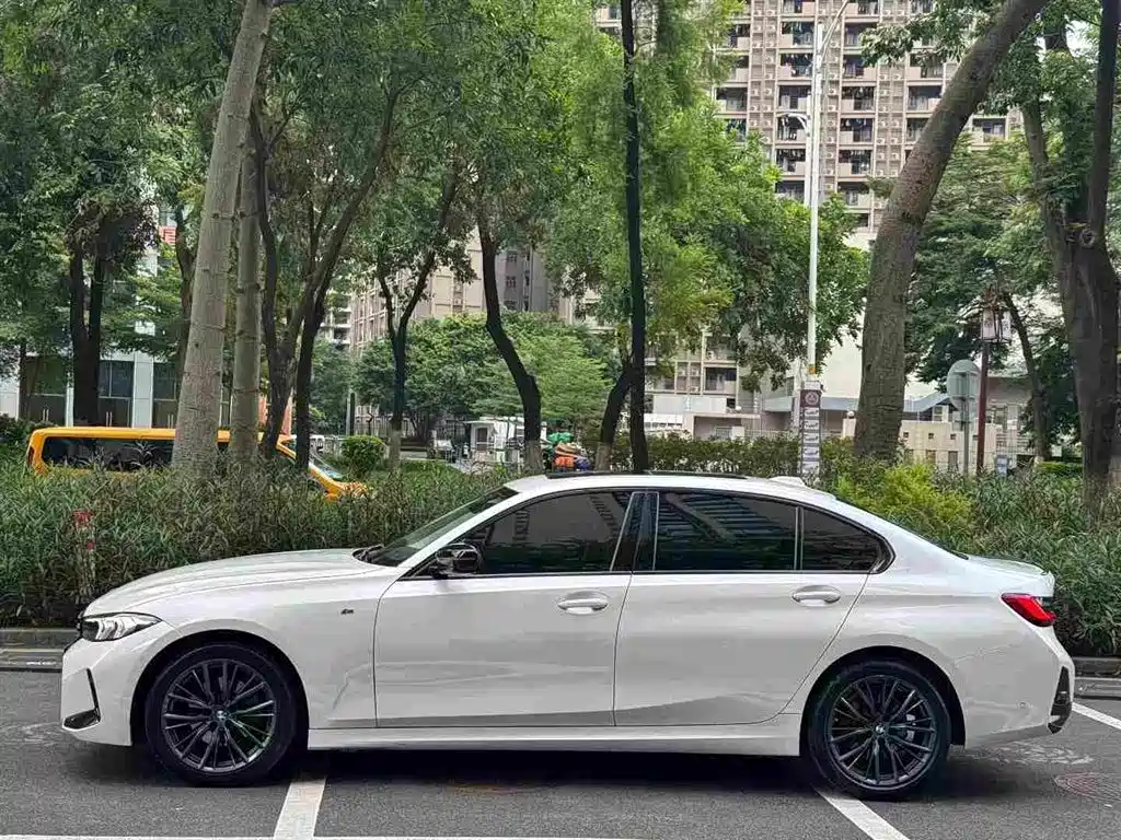 BMW 3 Series 2023