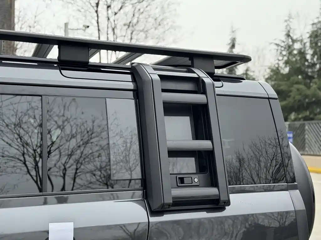 Land Rover Defender 2024 — фото 16