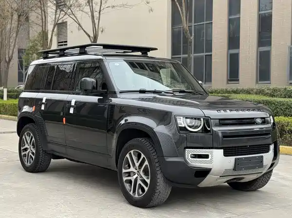 Land Rover Defender 2025