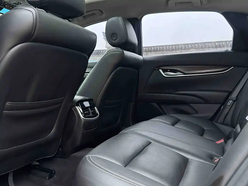 Cadillac XTS 2018 — фото 6