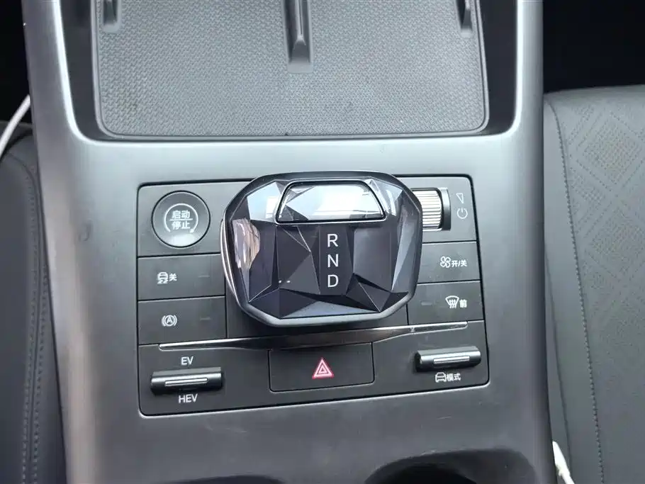 BYD Qin PLUS 2025 — фото 16