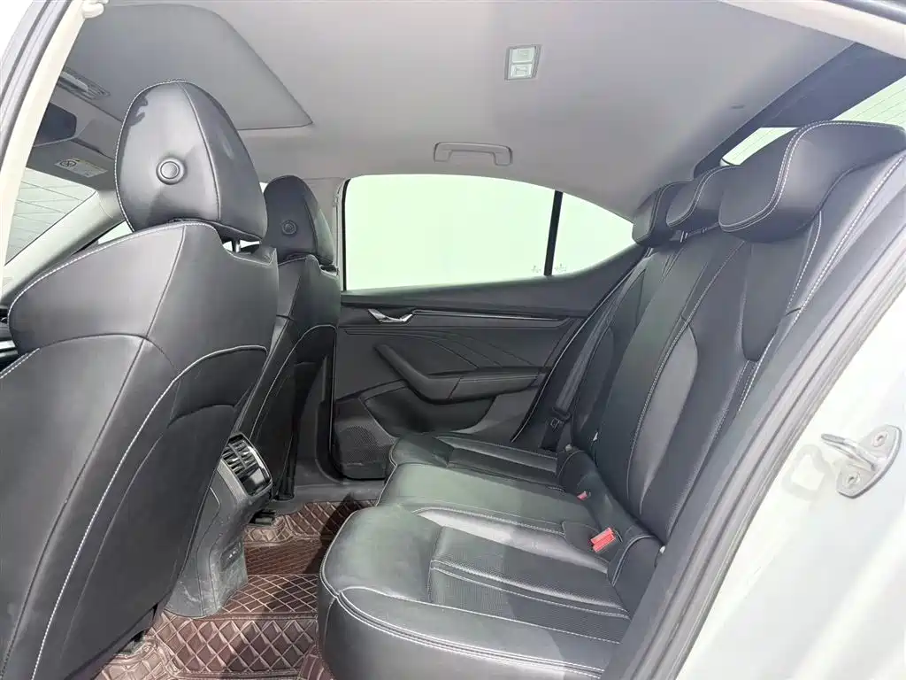 Skoda Octavia 2024 — фото 9