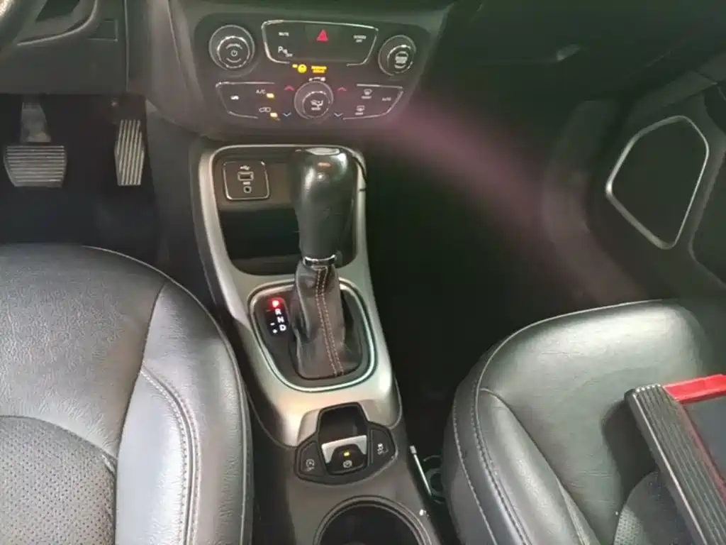 Jeep Compass 2017 — фото 14
