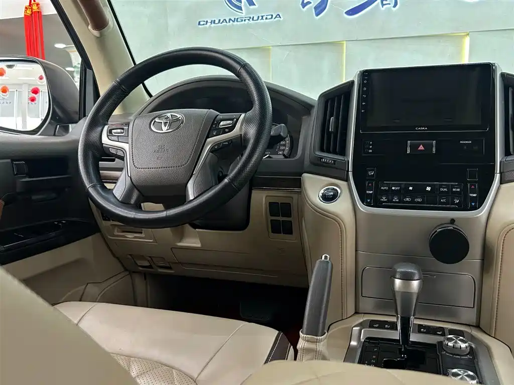 Toyota Land Cruiser 2020 — фото 9