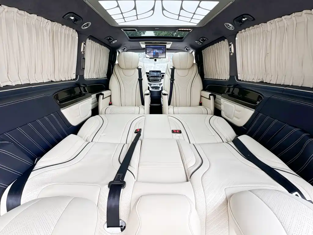 Mercedes-Benz V-Class 2021 — фото 13