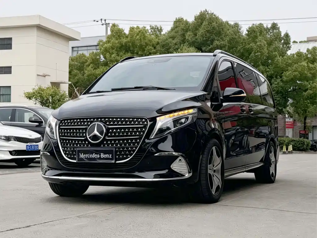 Mercedes-Benz V-Class 2021 — фото 1