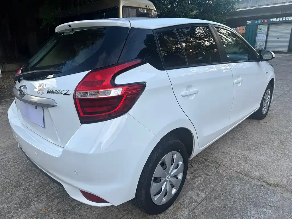 Toyota Yaris L 2017 — фото 5