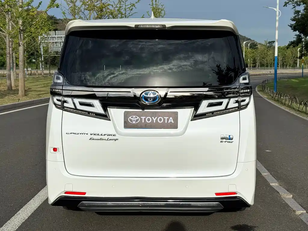Toyota Vellfire 2022 — фото 4