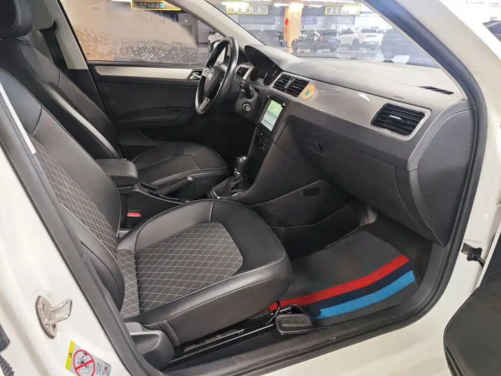 Skoda Rapid Spaceback 2019 — фото 9
