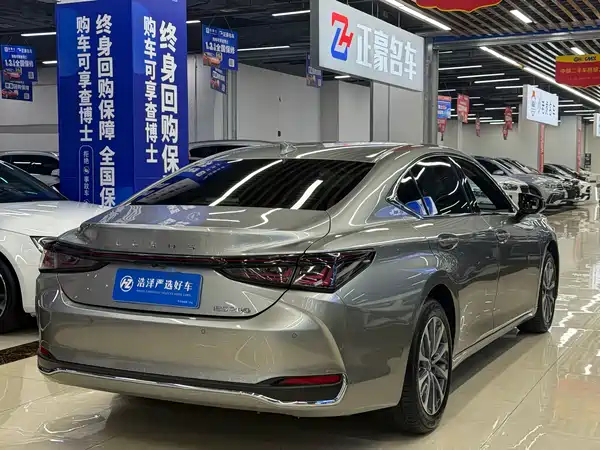 Lexus ES 2025