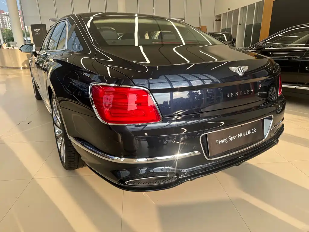 Bentley Flying Spur — фото 11