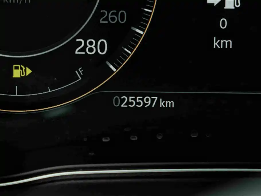 Jaguar E-PACE 2023 — фото 9