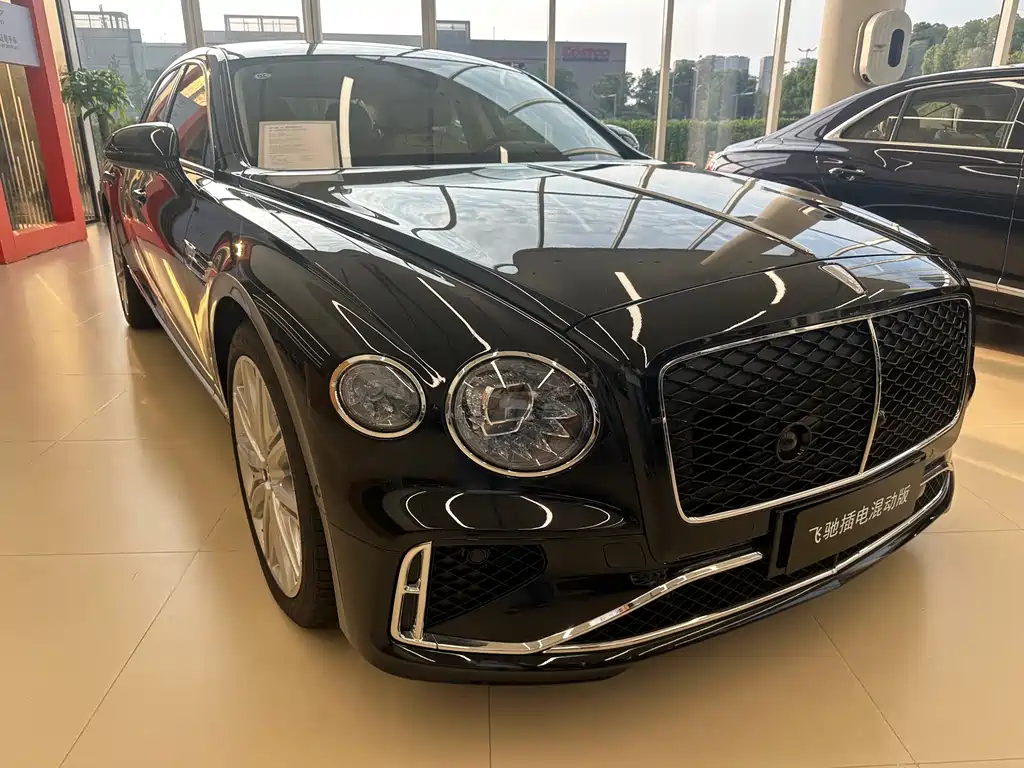 Bentley Flying Spur PHEV — фото 3
