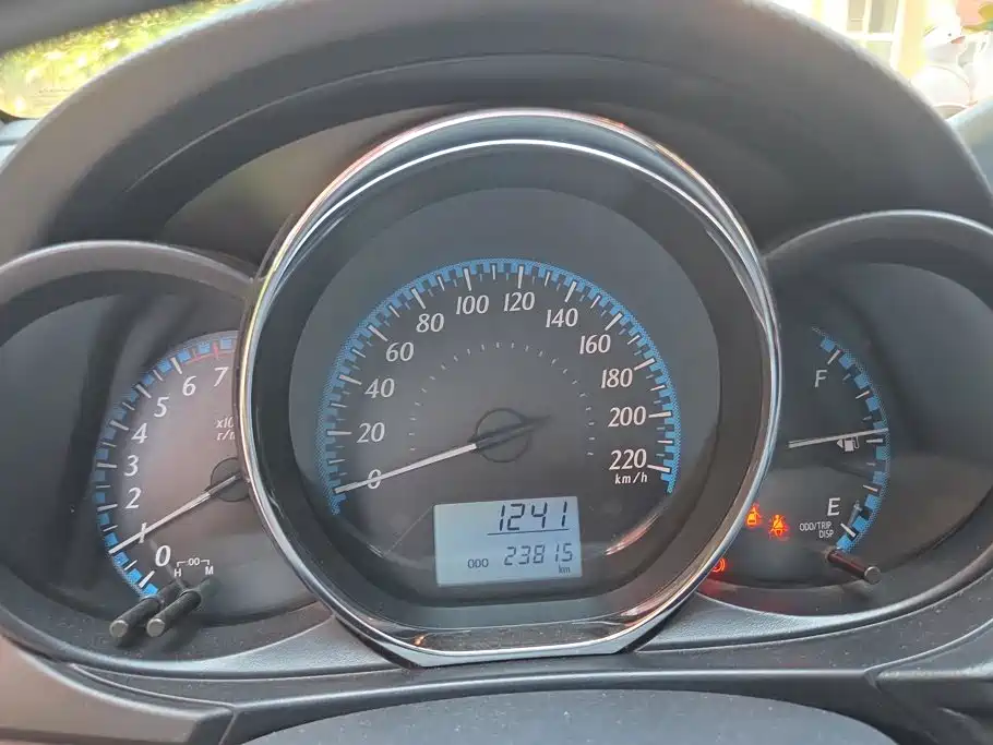 Toyota Yaris L 2019 — фото 14