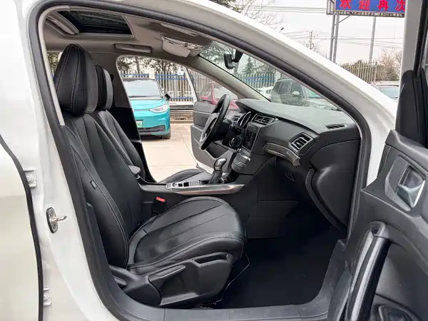Peugeot 408 2016