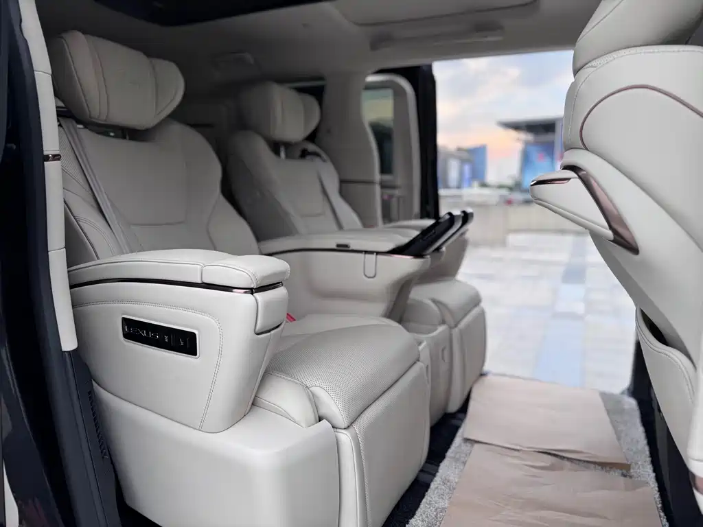 Lexus LM 2024 — фото 12