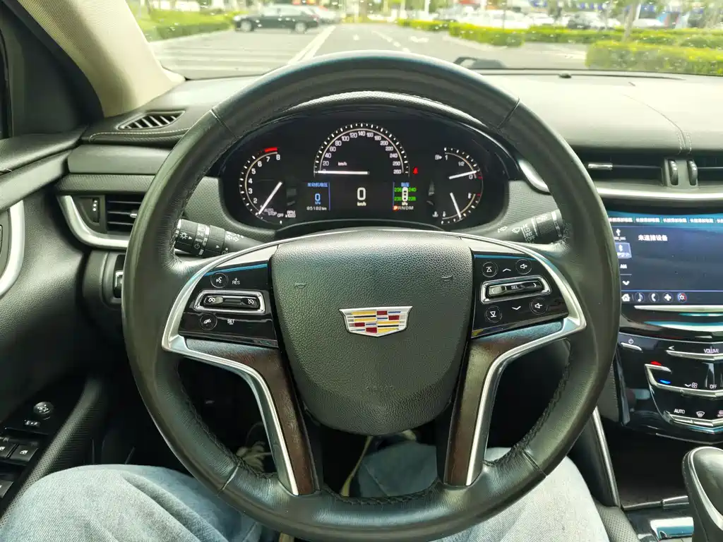 Cadillac XTS 2018 — фото 15