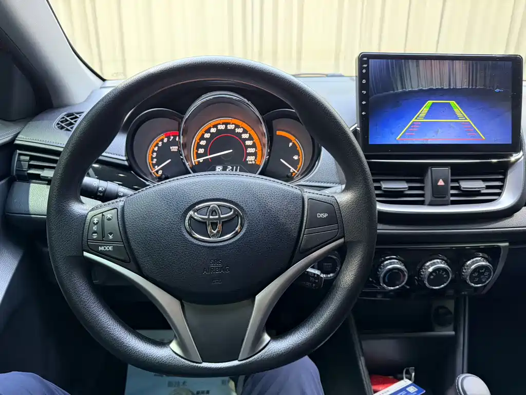 Toyota Yaris L 2022 — фото 14