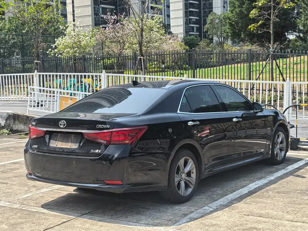 Toyota Crown 2016 — фото 20