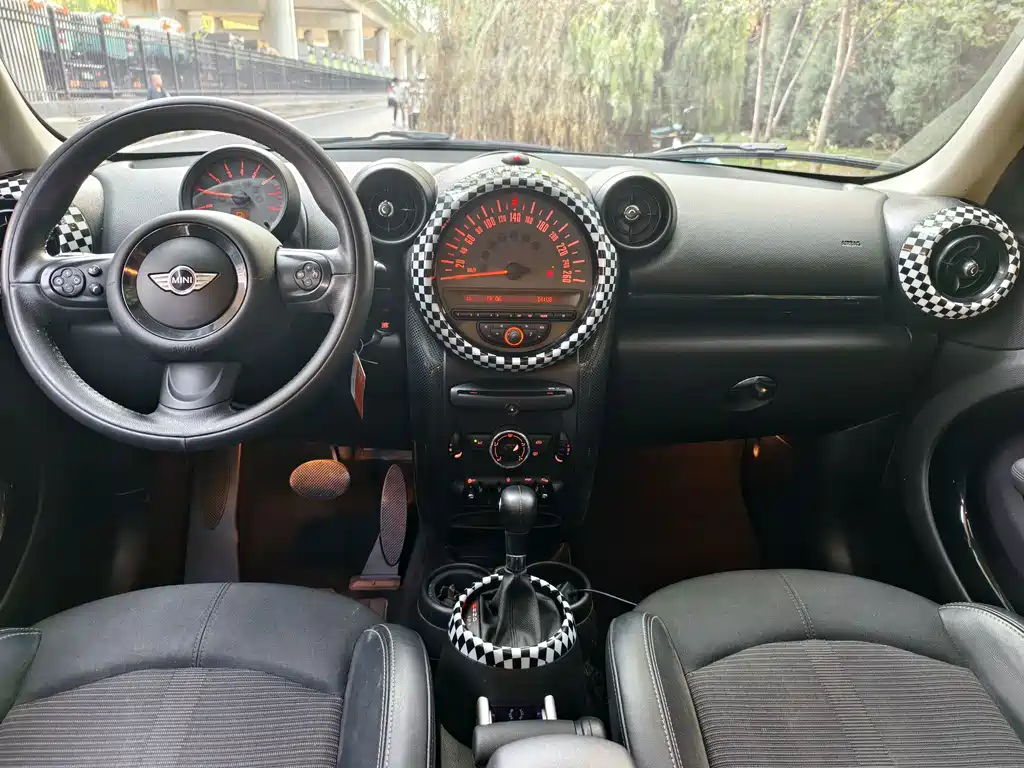 MINI Countryman 2016 — фото 11