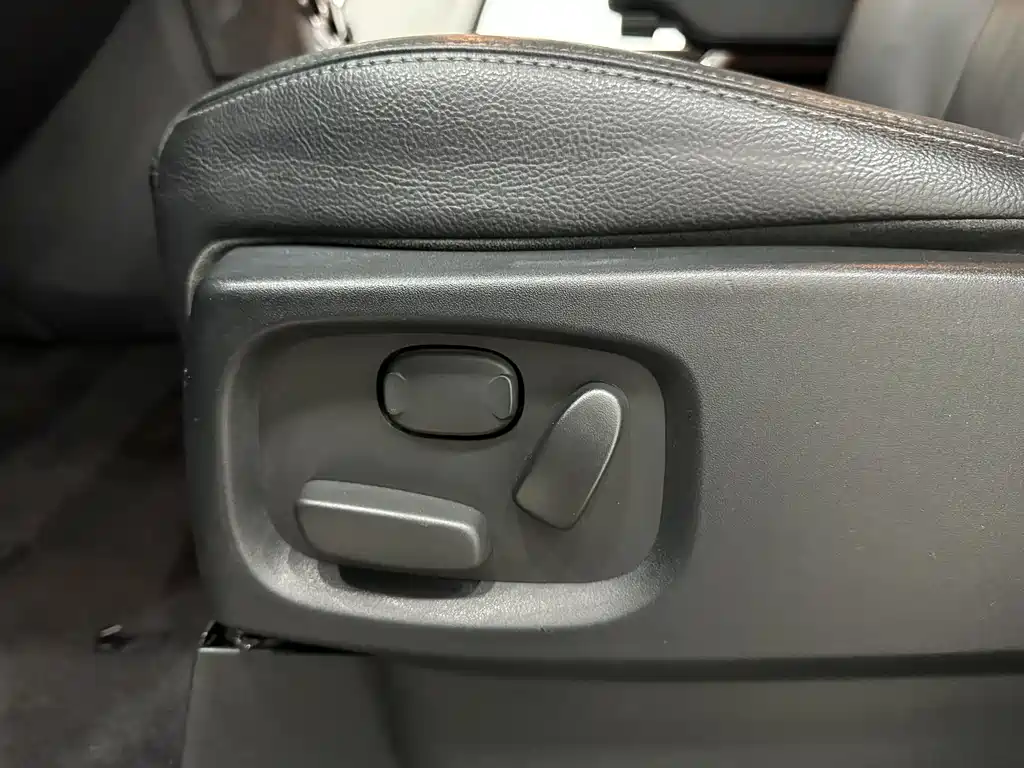 Land Rover Discovery 2015 — фото 28