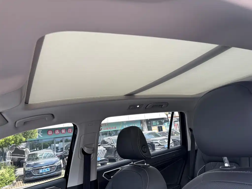 Volkswagen Tiguan L 2023 — фото 3