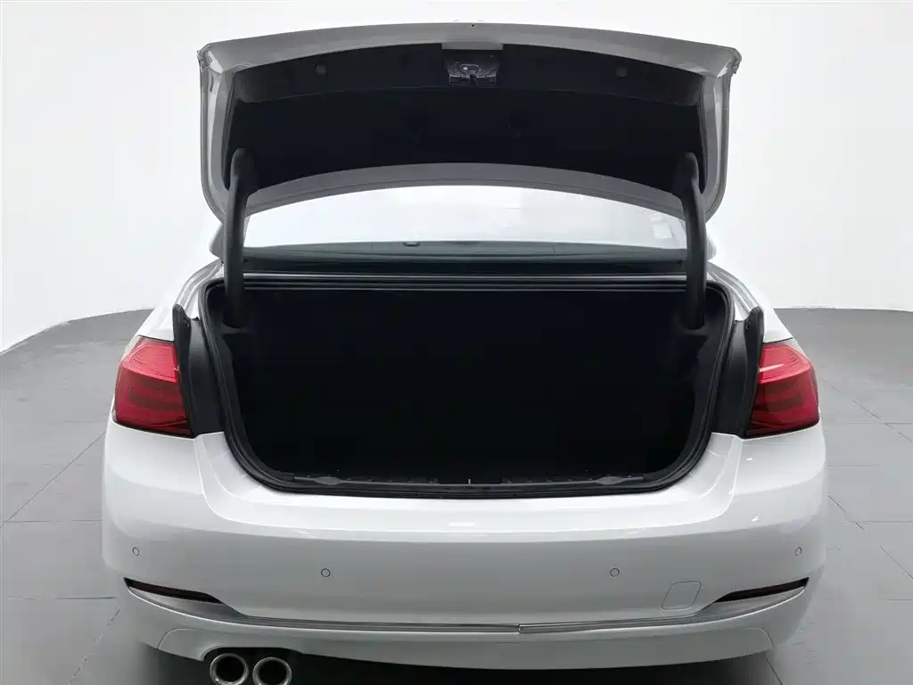 BMW 3 Series 2019 — фото 16