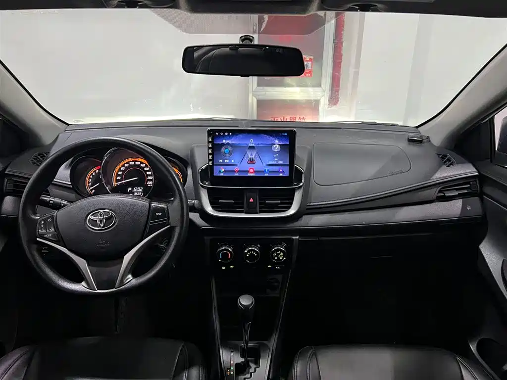 Toyota Yaris L 2022 — фото 11